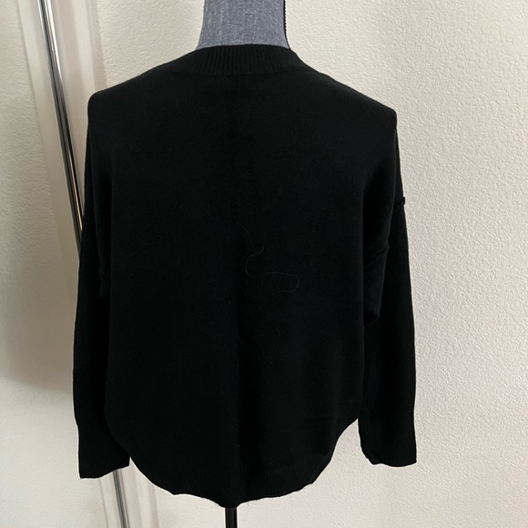 Vince Camuto Leas Monday More Sunday Sweater - Picture 4 of 5